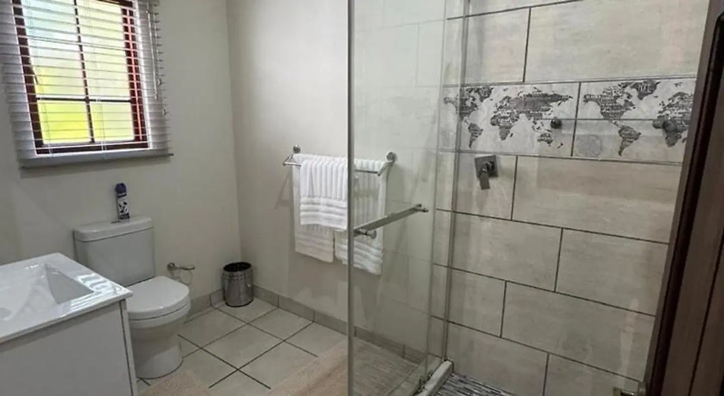 Monzi Safari Lodge Badezimmer