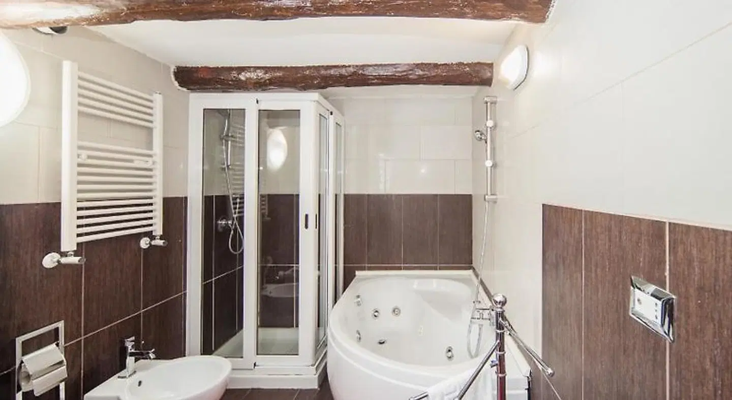 Enjoy Naples Badezimmer