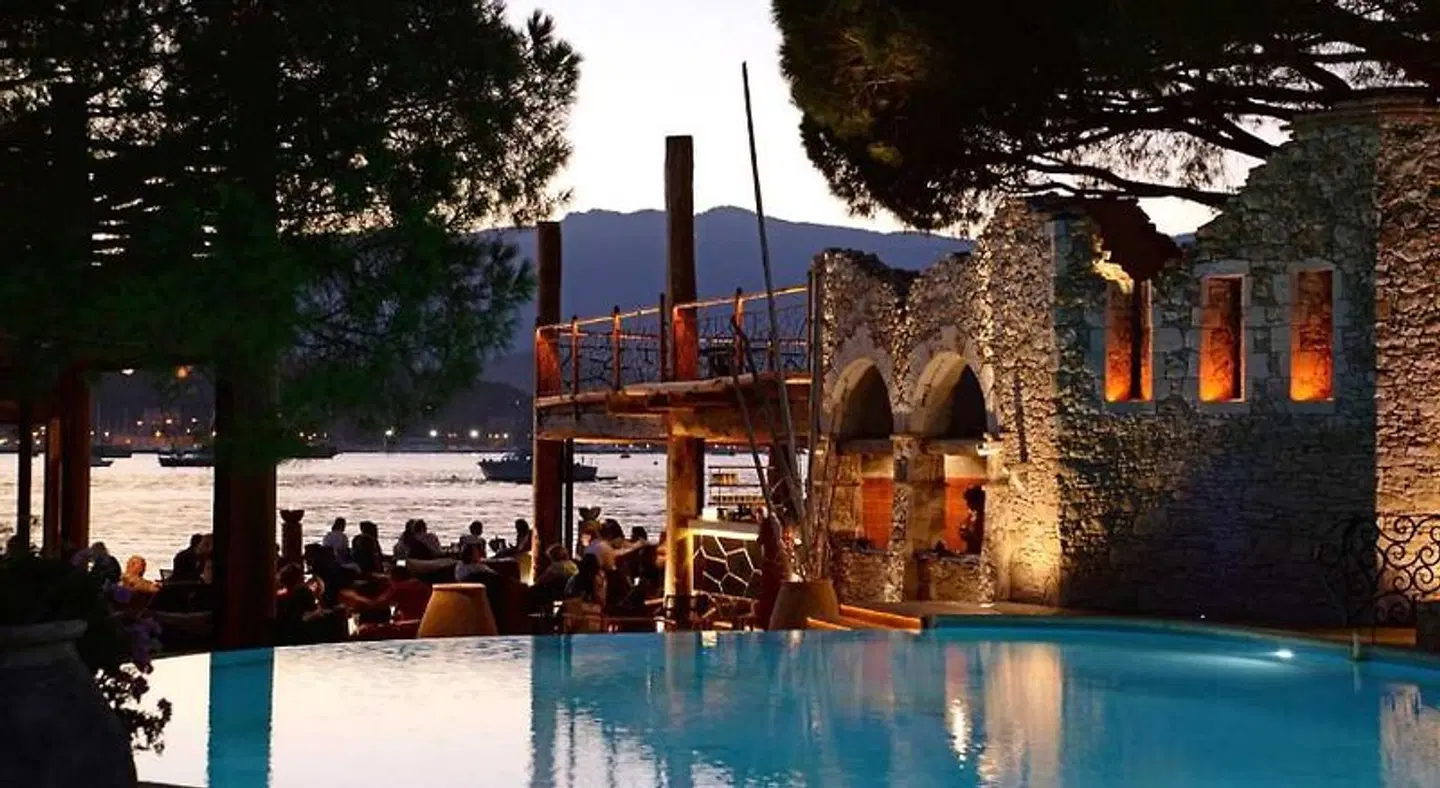 Hôtel Le Belvédère OUTDOOR_POOL