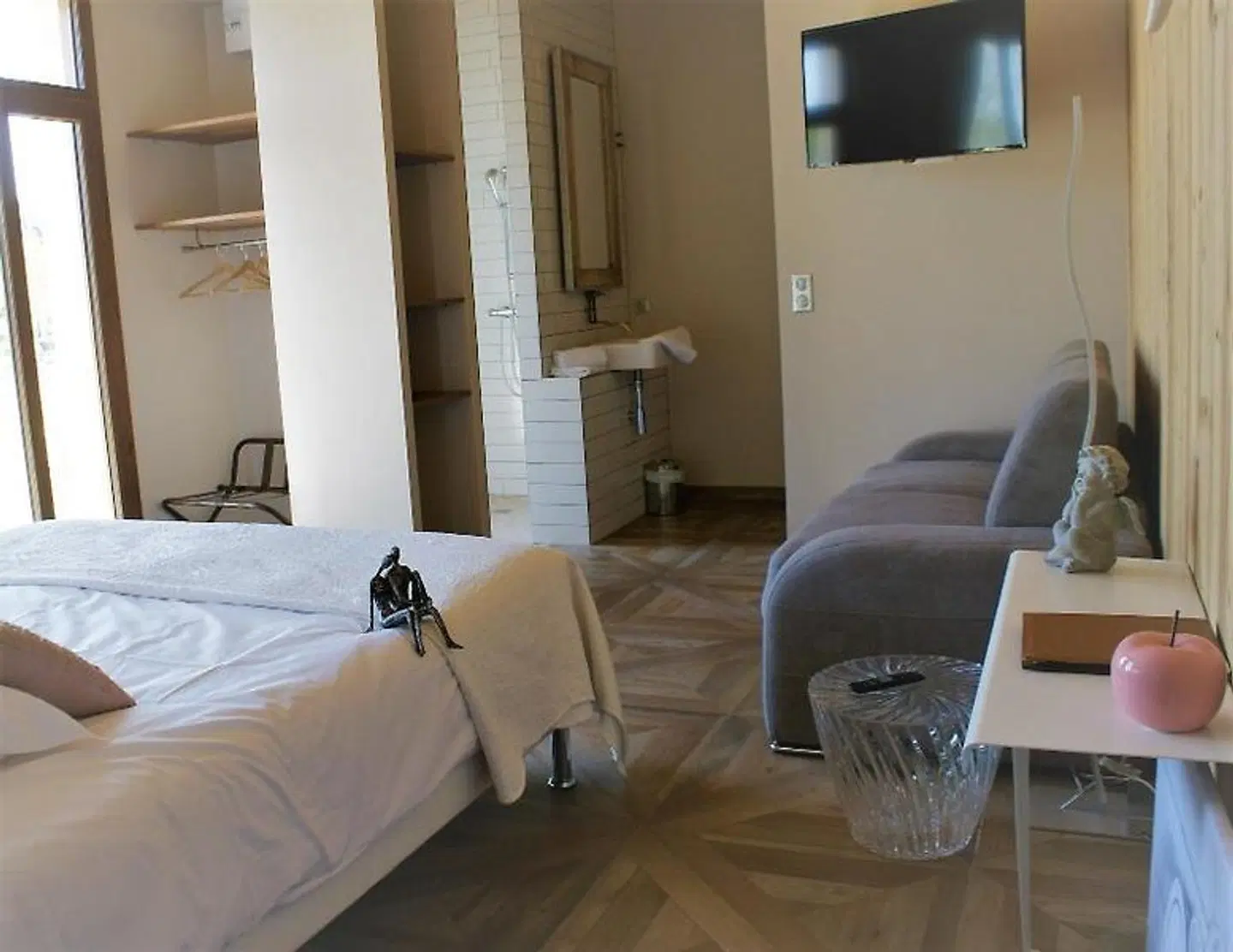 What Else Hotel ROOM_EXAMPLE