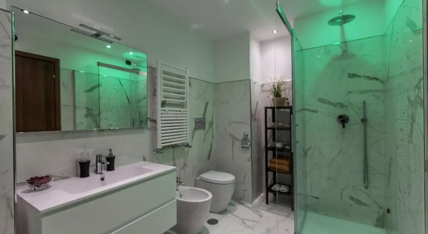 Vatican Point Break Badezimmer