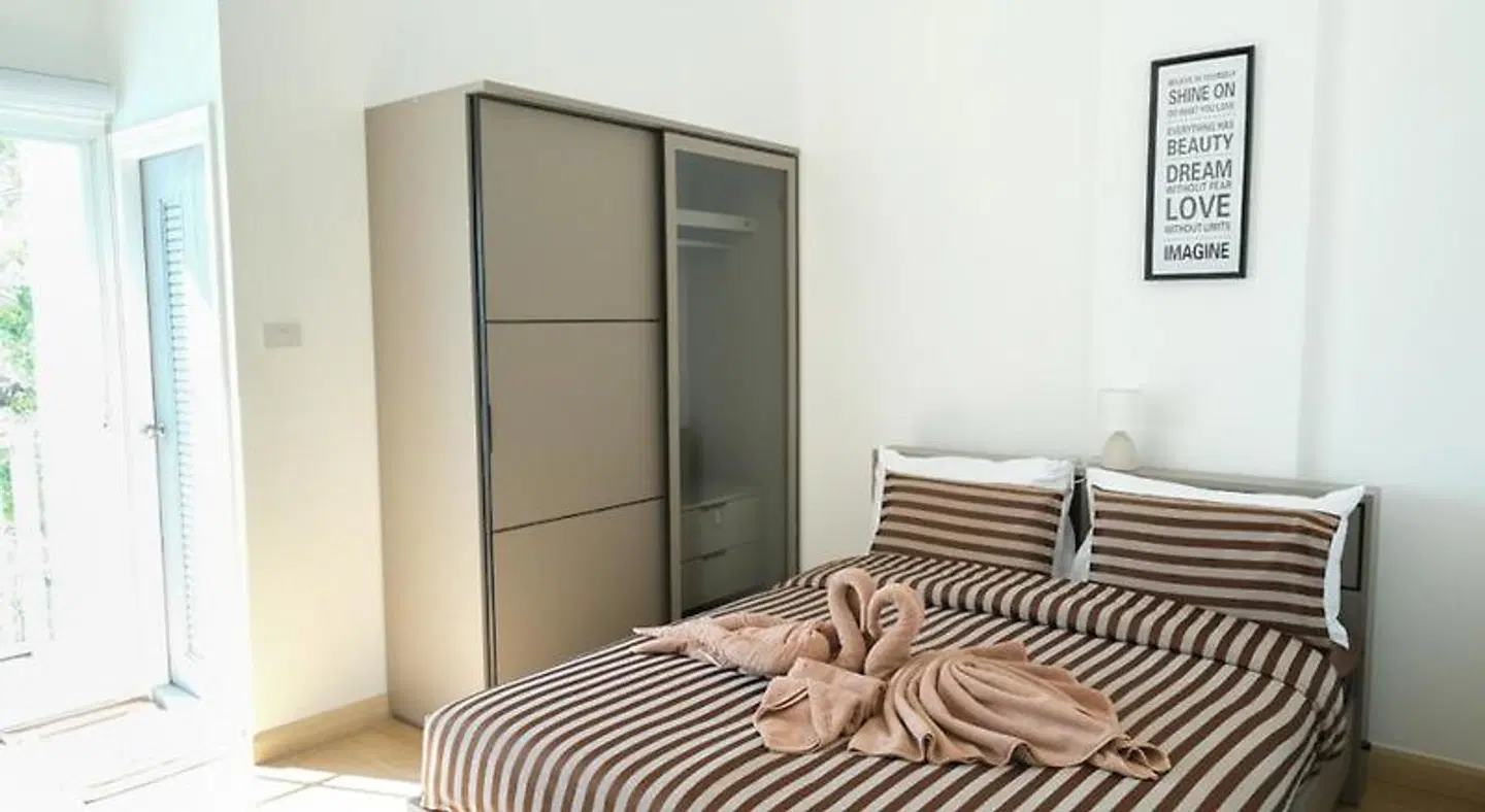 The Square 101 ROOM_EXAMPLE