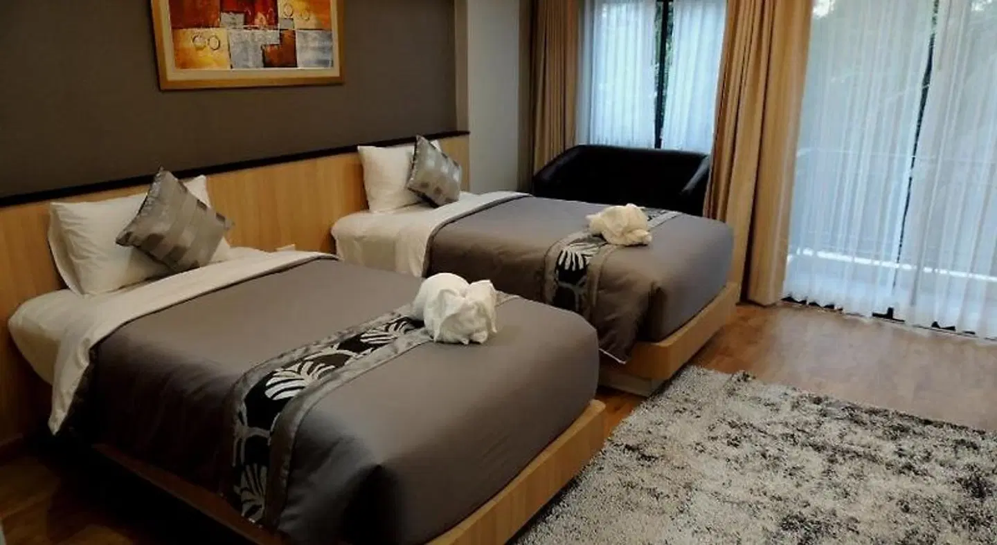 The Raise Hotel ROOM_EXAMPLE