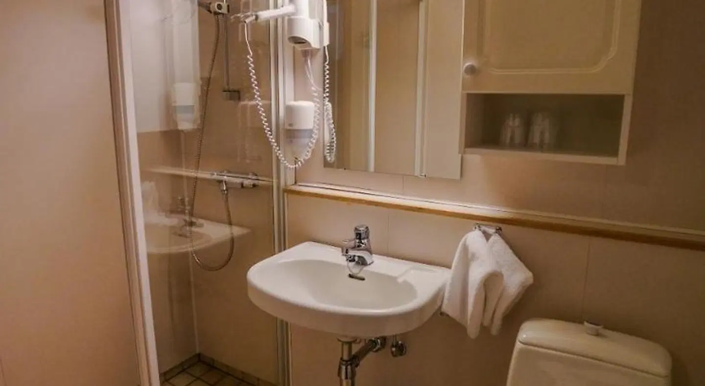 Reisafjord Hotel Badezimmer