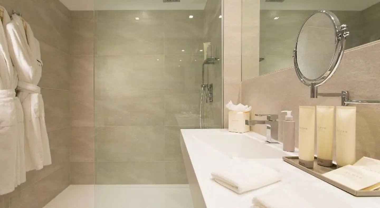 ALMAR JESOLO RESORT & SPA Badezimmer