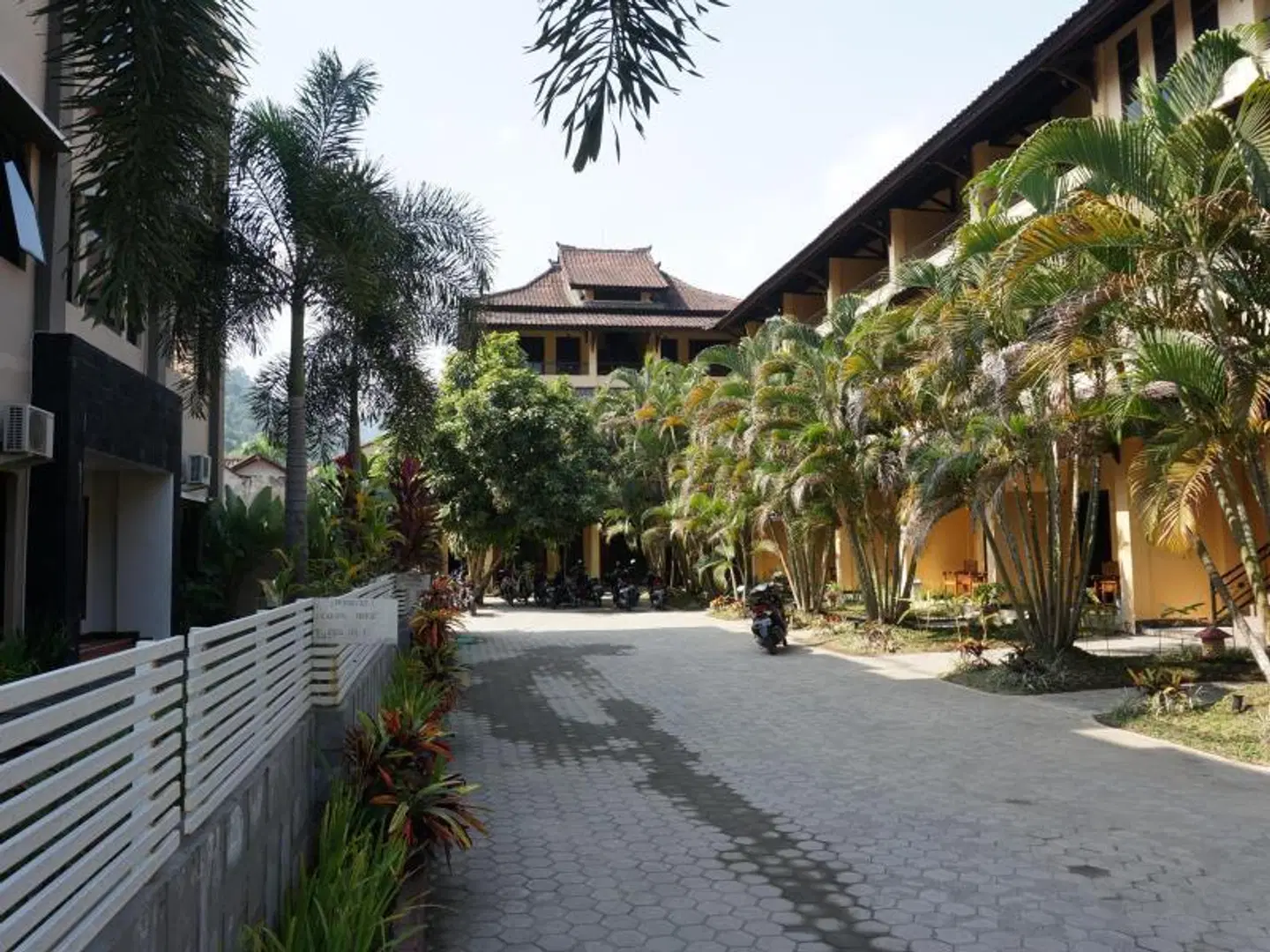 Puri Senggigi Hotel Garten