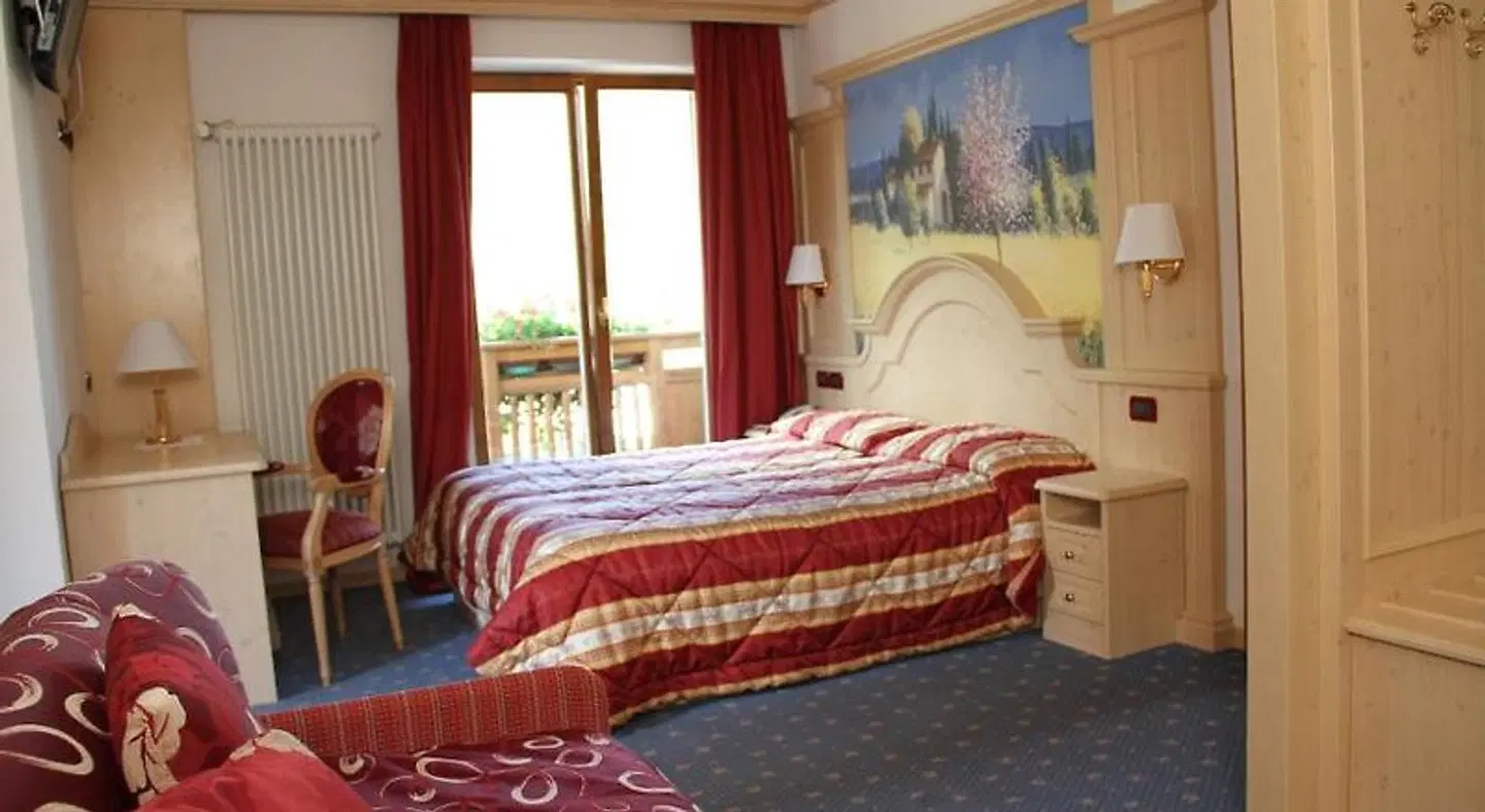 Almazzago ROOM_EXAMPLE