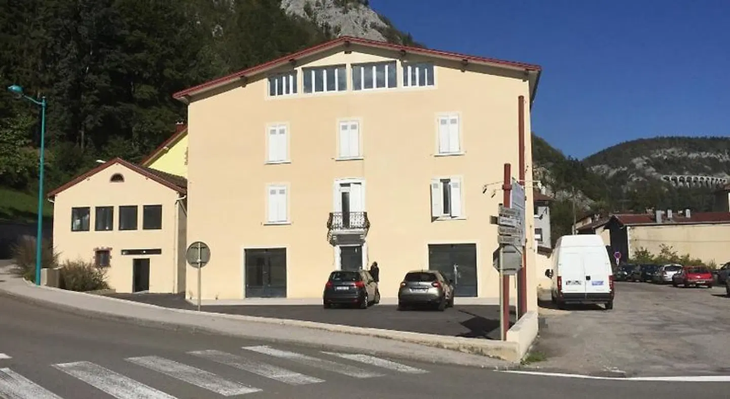 Kyriad Direct Morez EXTERIOR