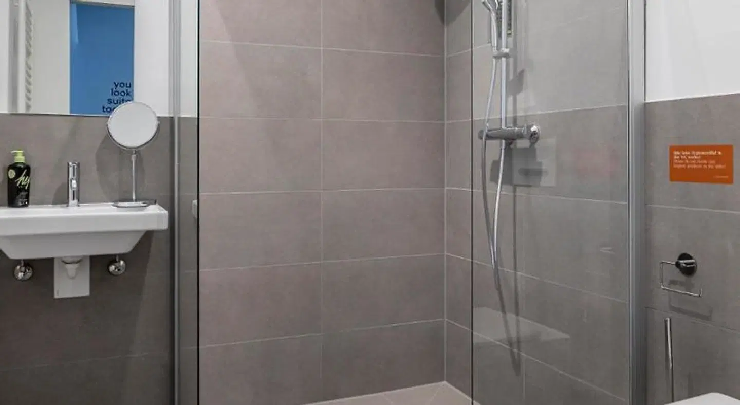 Limehome Rosenheim Gillitzerstraße Badezimmer