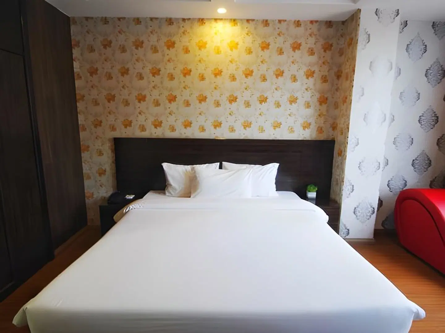 Queen Central Hotel HEALTH_BEAUTY