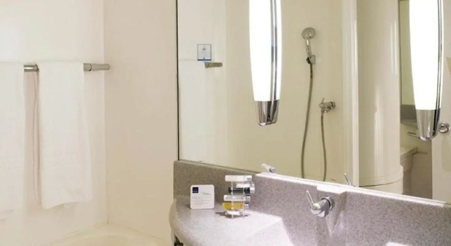 Novotel Amiens Pôle Jules Verne Badezimmer