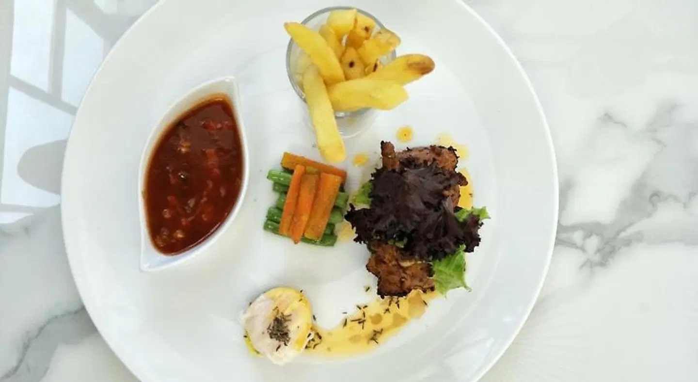 Grand Senyum Hotel, Tugu Yogyakarta Restaurant