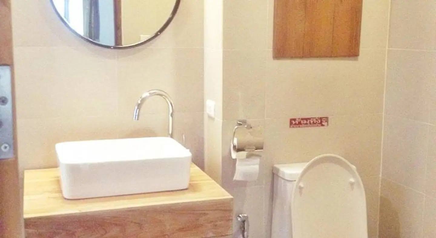 Nakorn De Sukhothai Hip Hotel Badezimmer
