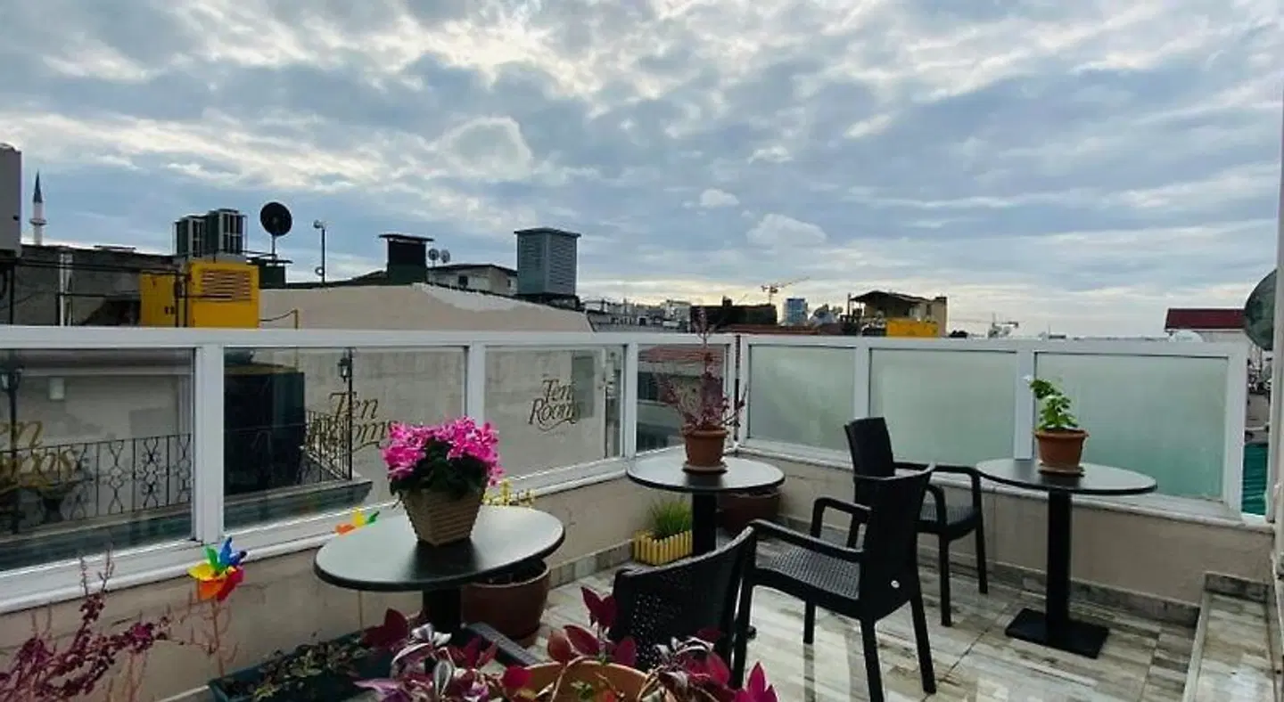 Ten Rooms Istanbul Terrasse