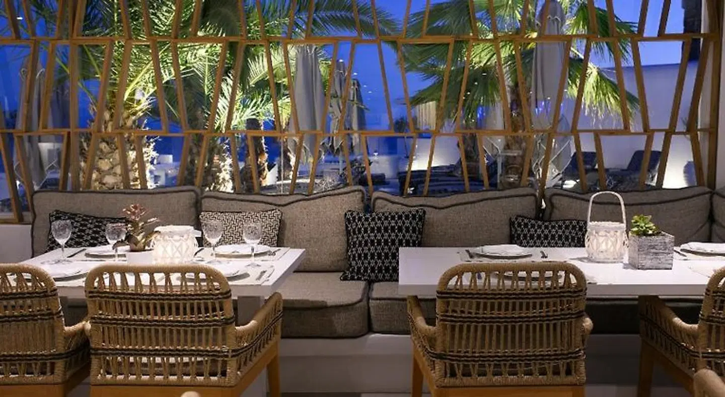 Petinos Hotel Restaurant