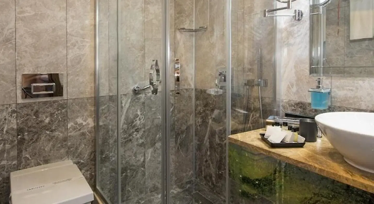 Perapolis Hotel Badezimmer