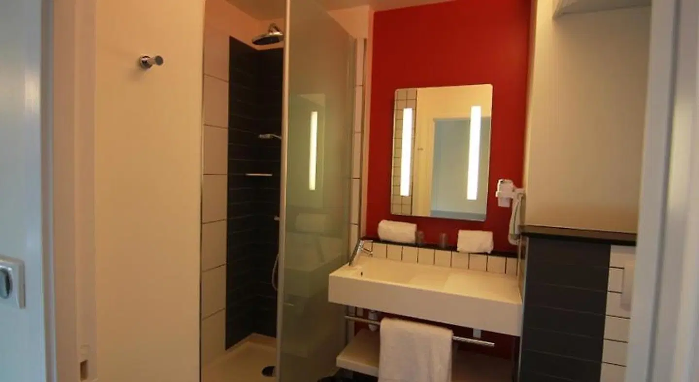 ibis Styles Flers Badezimmer