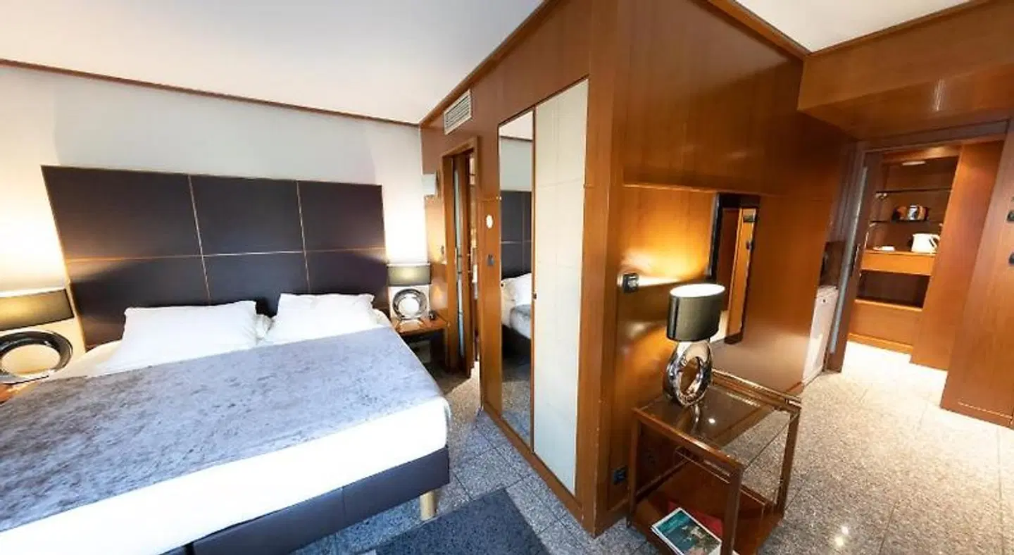 Goldstar Resort & Suites ROOM_EXAMPLE