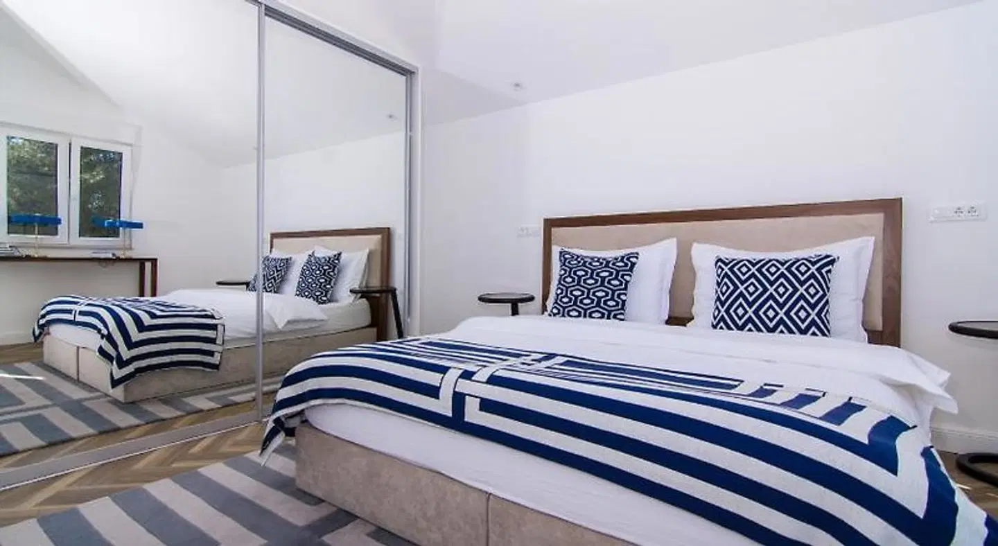 Apartments Fun ROOM_EXAMPLE