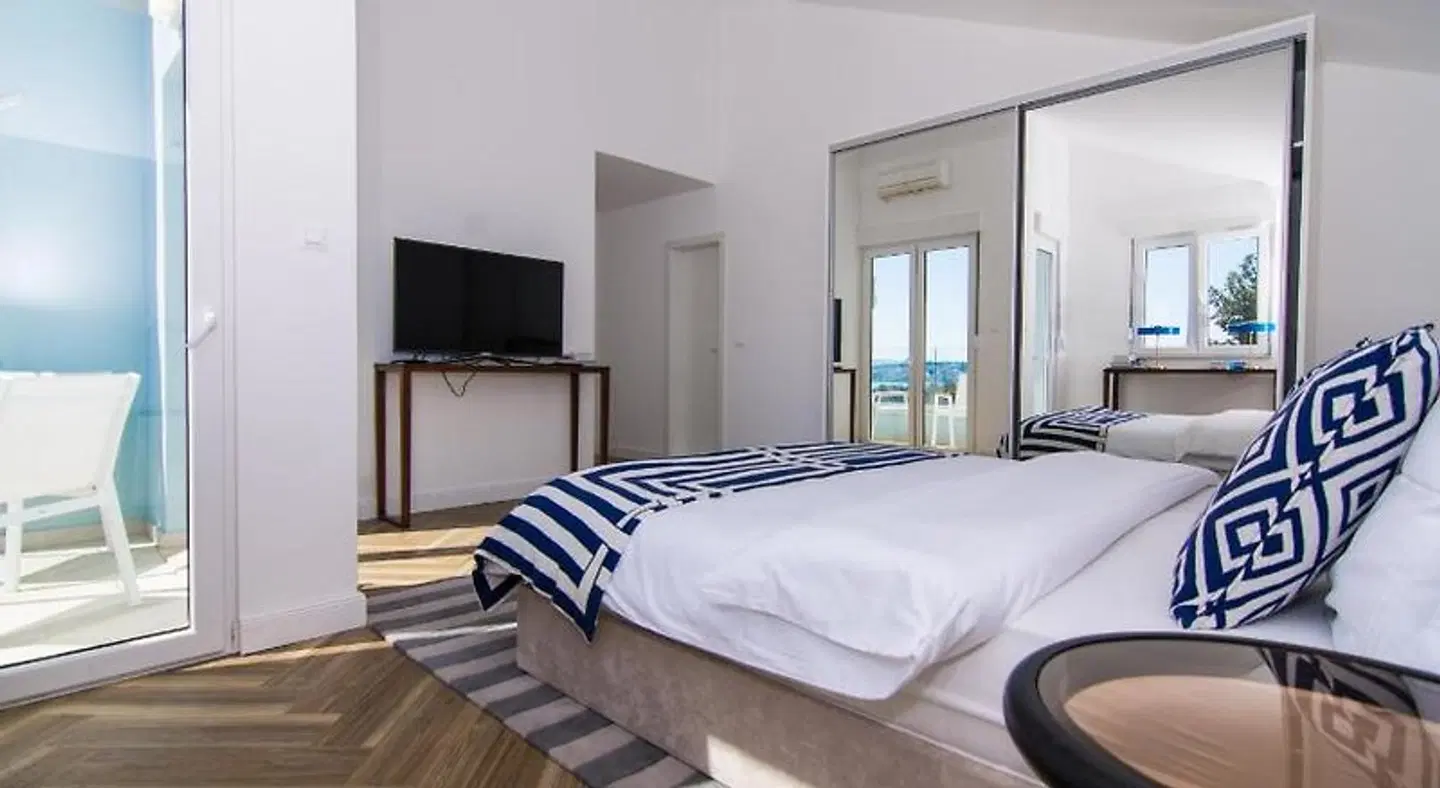 Apartments Fun ROOM_EXAMPLE