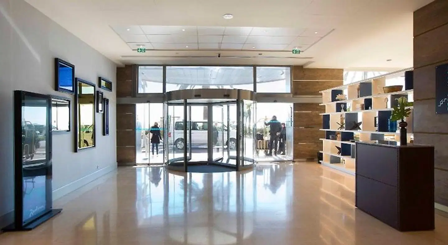 Radisson Blu Hotel, Nice Hallenbad