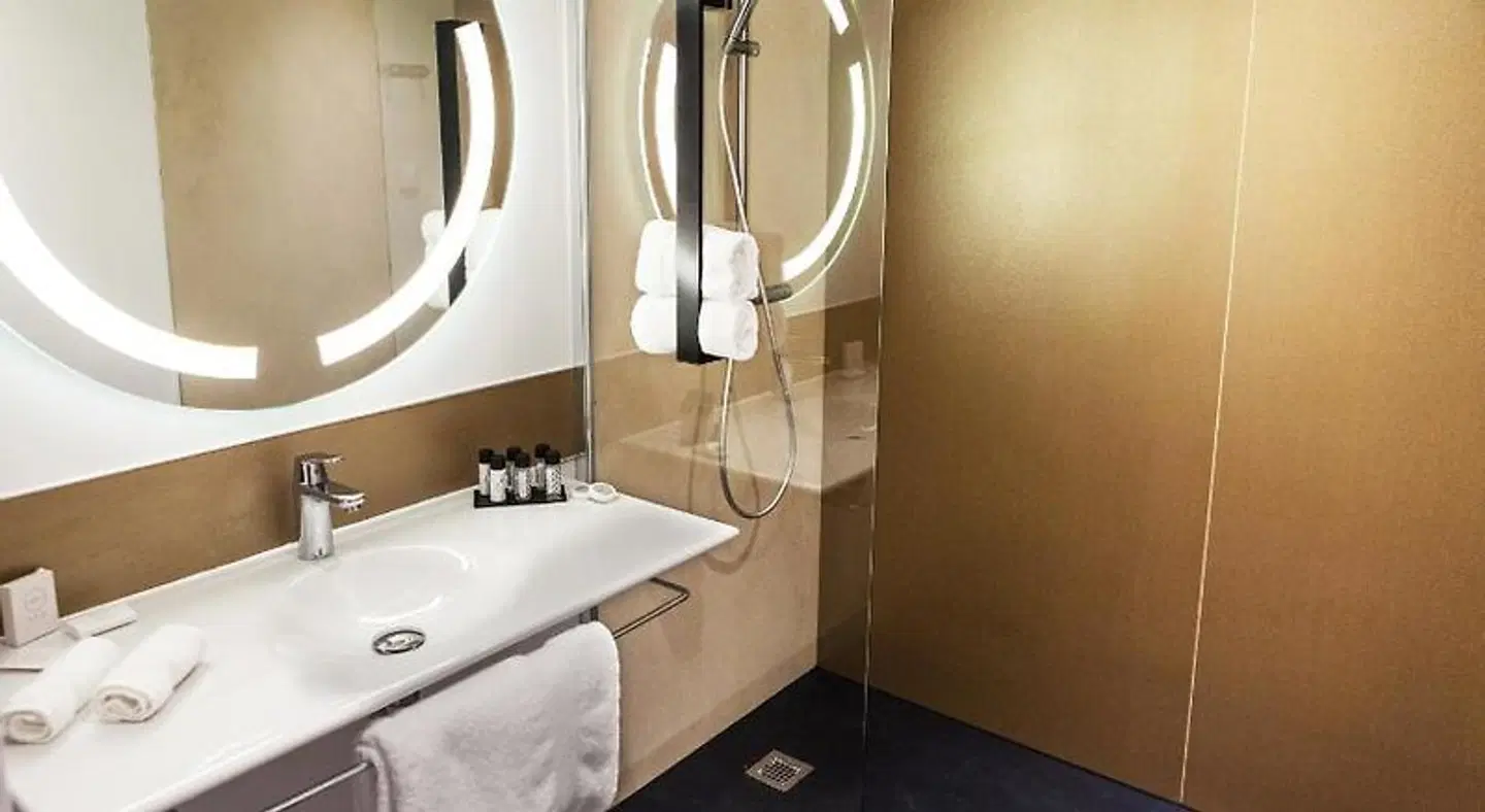 Quality Hotel Amiens Poulainville 4* Badezimmer
