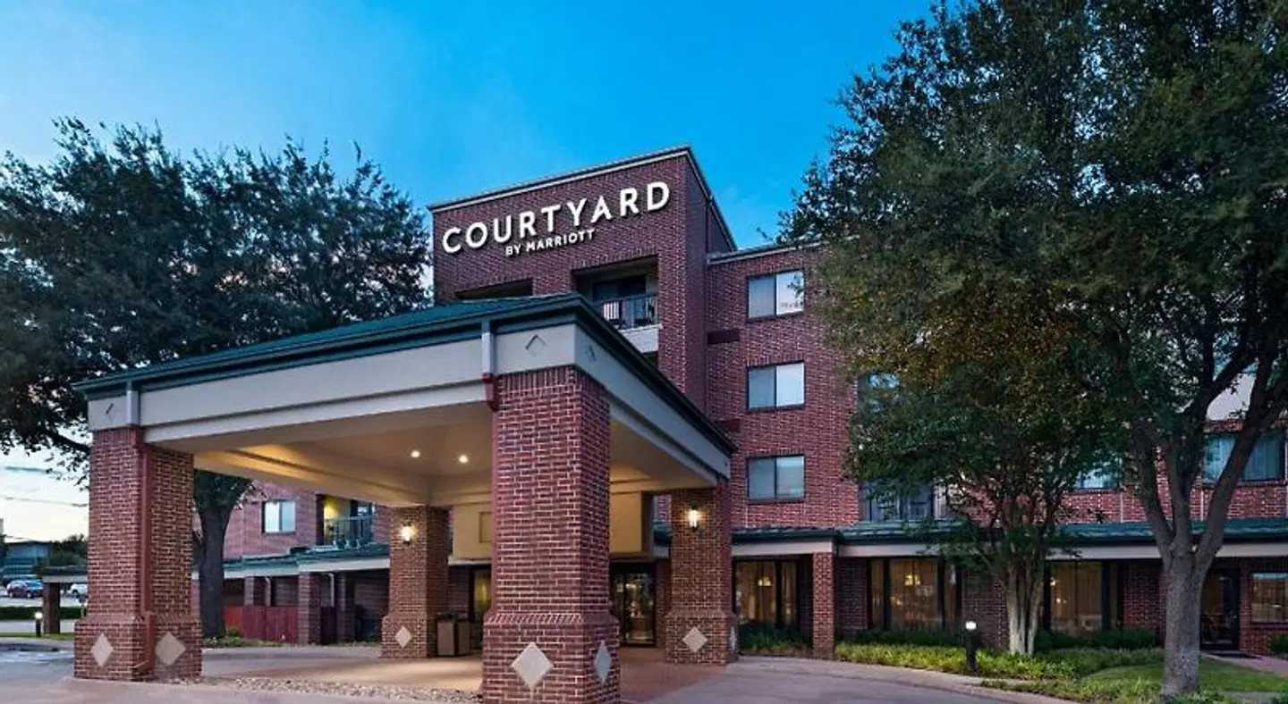 Courtyard by Marriott Dallas DFW Airport South/Irving EXTERIOR
