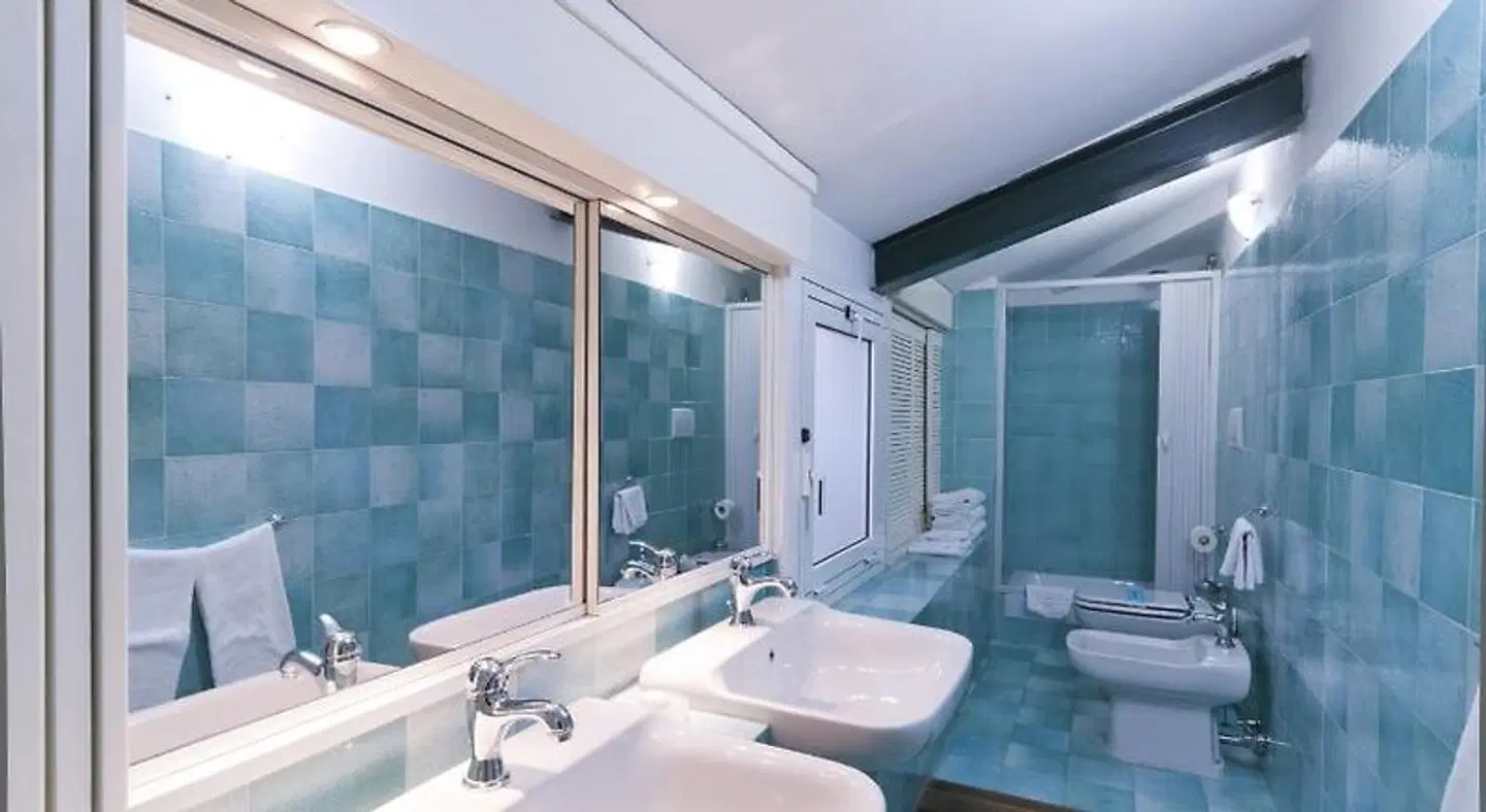 Trevi 41 Hotel Badezimmer