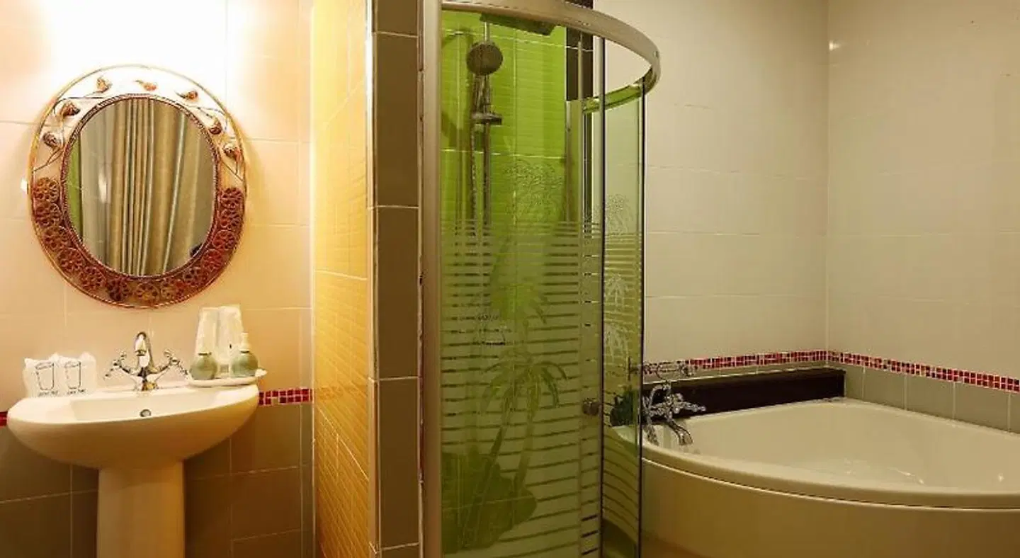 At Chiang Mai Hotel  (SHA Extra Plus) Badezimmer