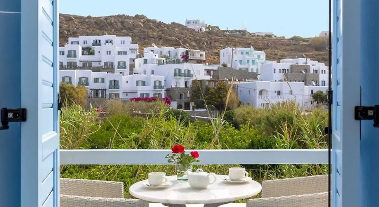 Petinos Hotel EXTERIOR