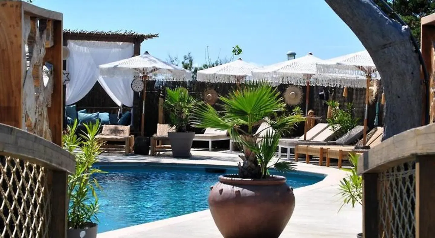 CAPAO Beach Hotel OUTDOOR_POOL