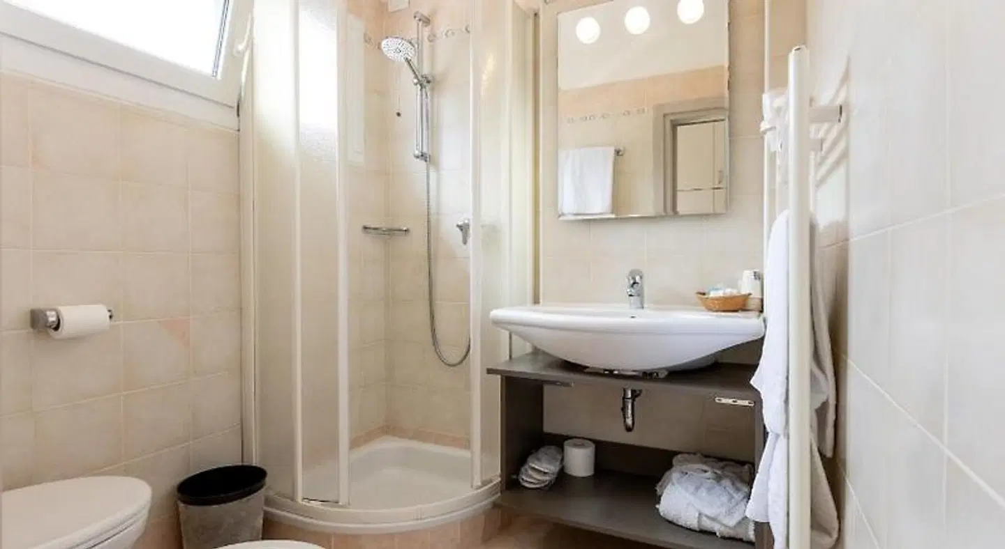 Hotel Londra Badezimmer