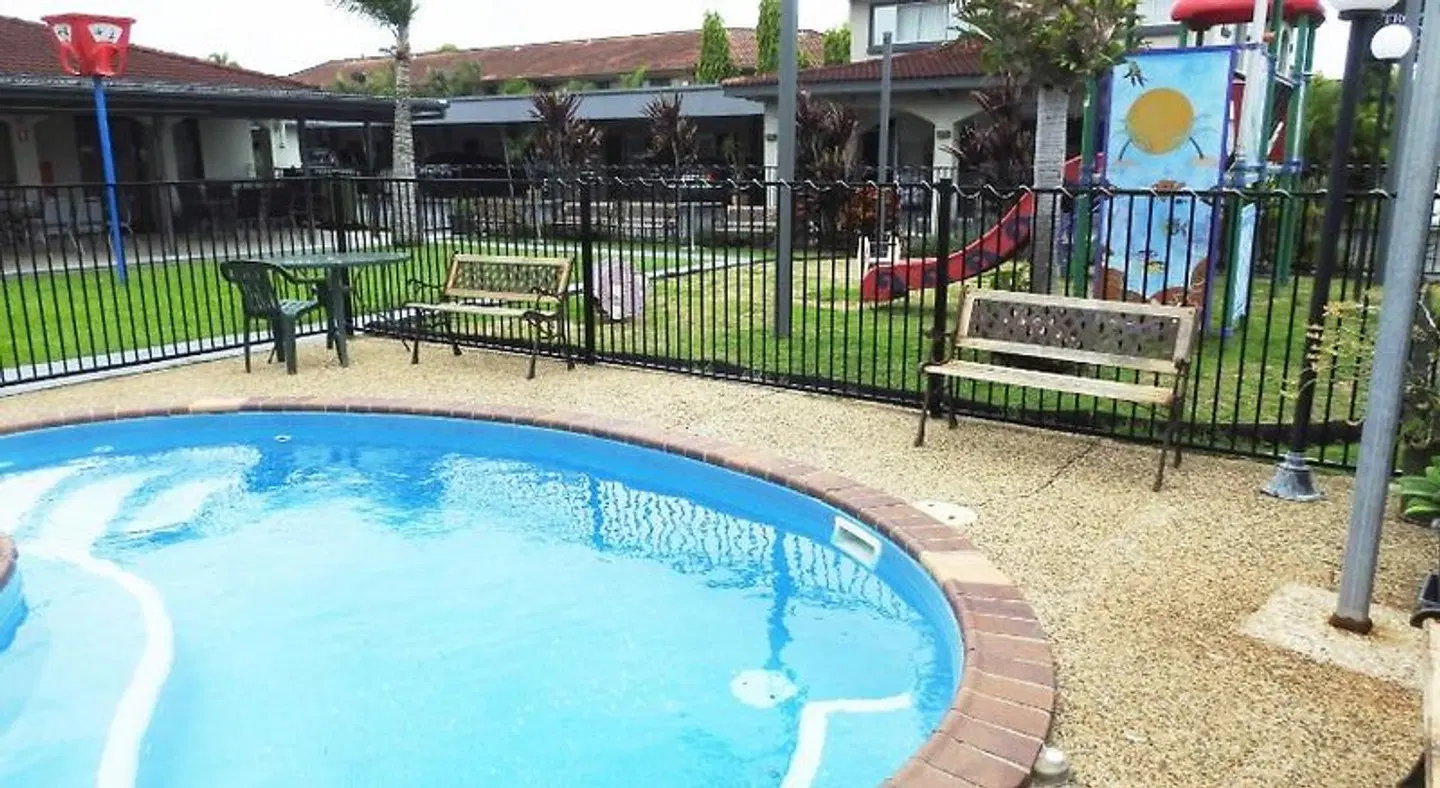 Tropic Coast Motel OUTDOOR_POOL