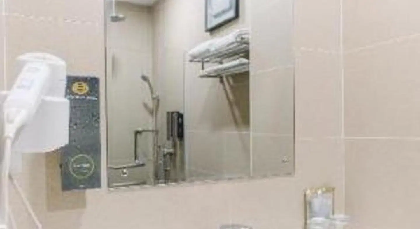 Santa Grand Hotel Bugis Badezimmer