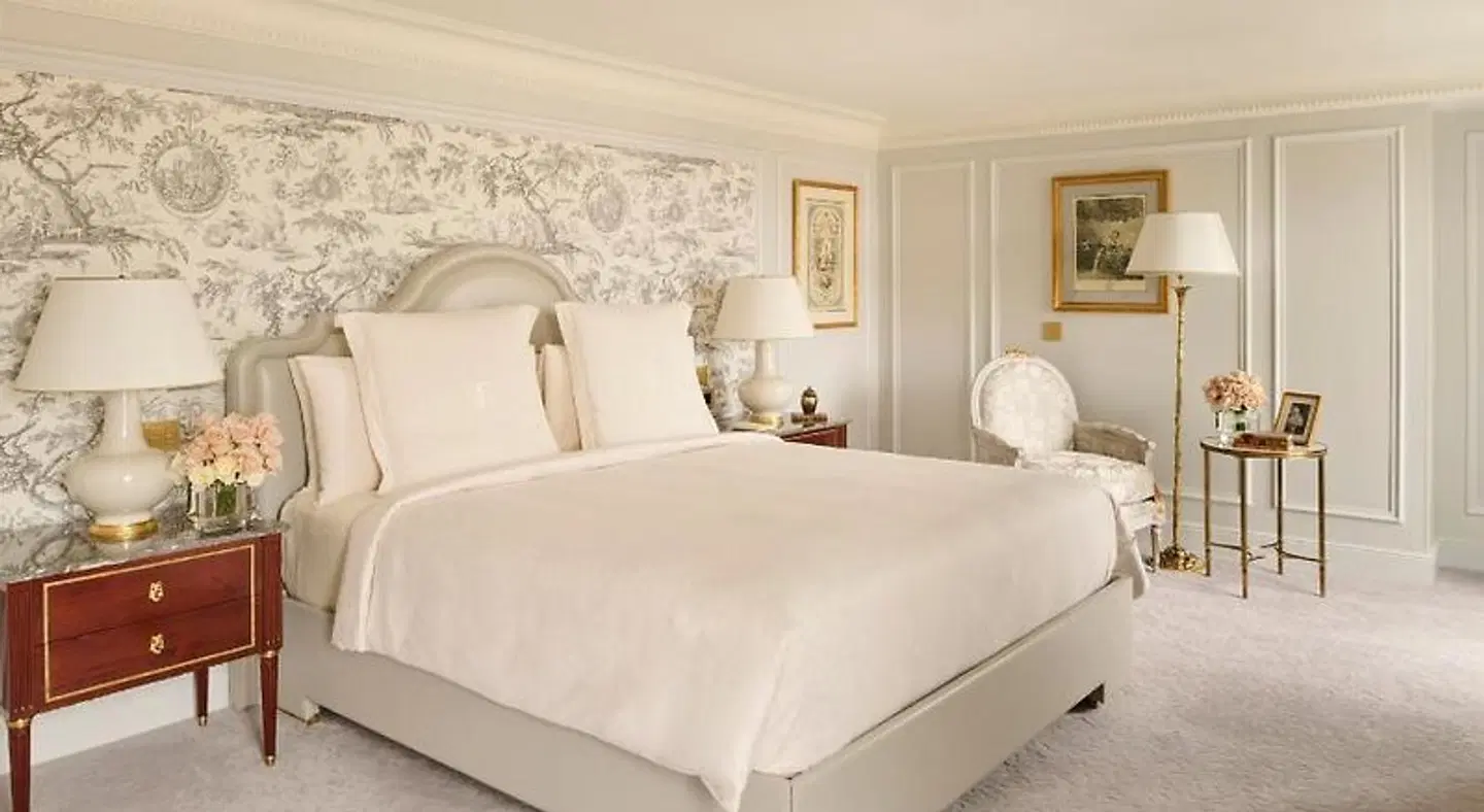 Four Seasons Hotel George V Paris ROOM_EXAMPLE