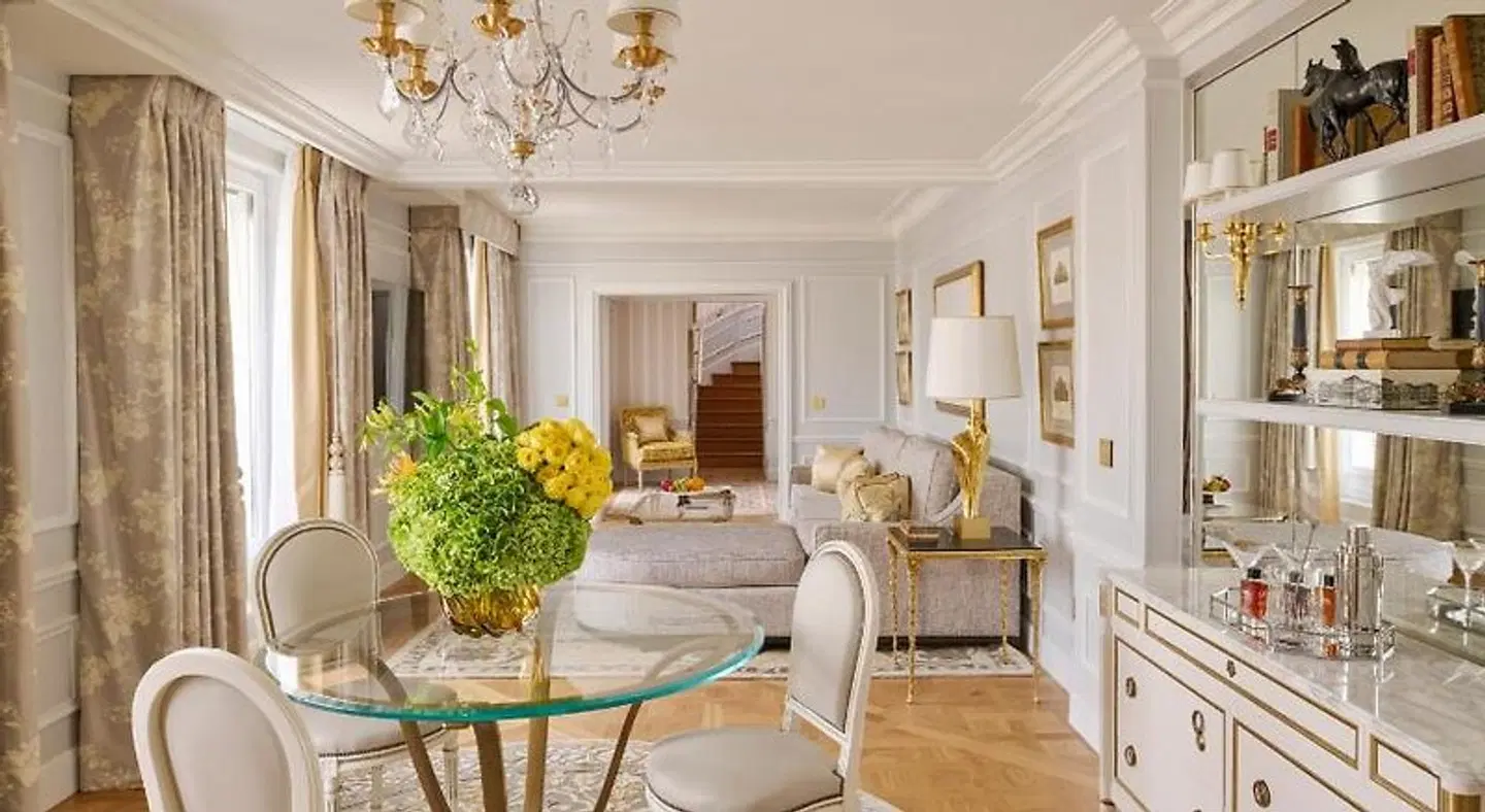Four Seasons Hotel George V Paris ROOM_EXAMPLE