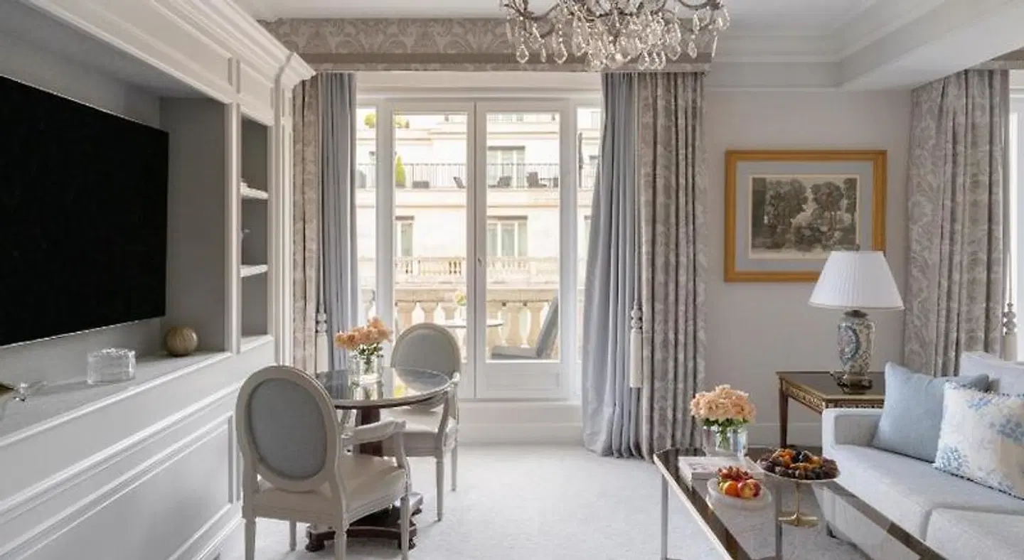 Four Seasons Hotel George V Paris ROOM_EXAMPLE
