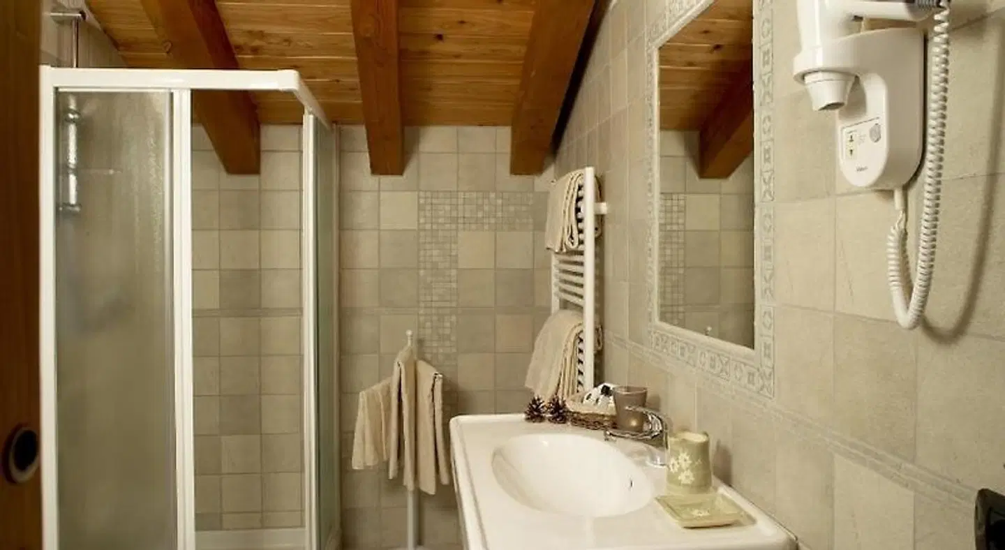 Residence Lo Peyo Badezimmer