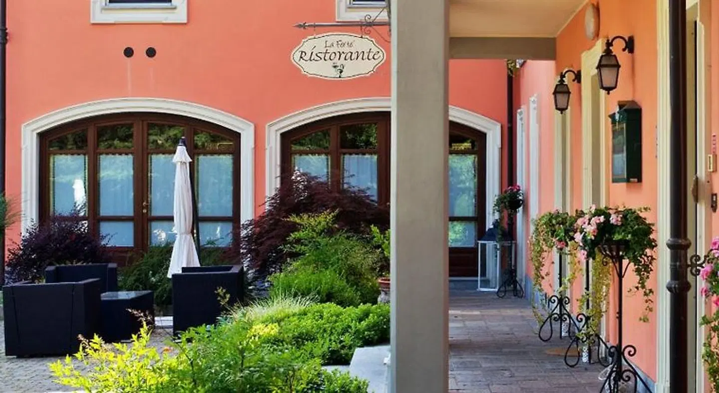 Hotel La Fertè EXTERIOR