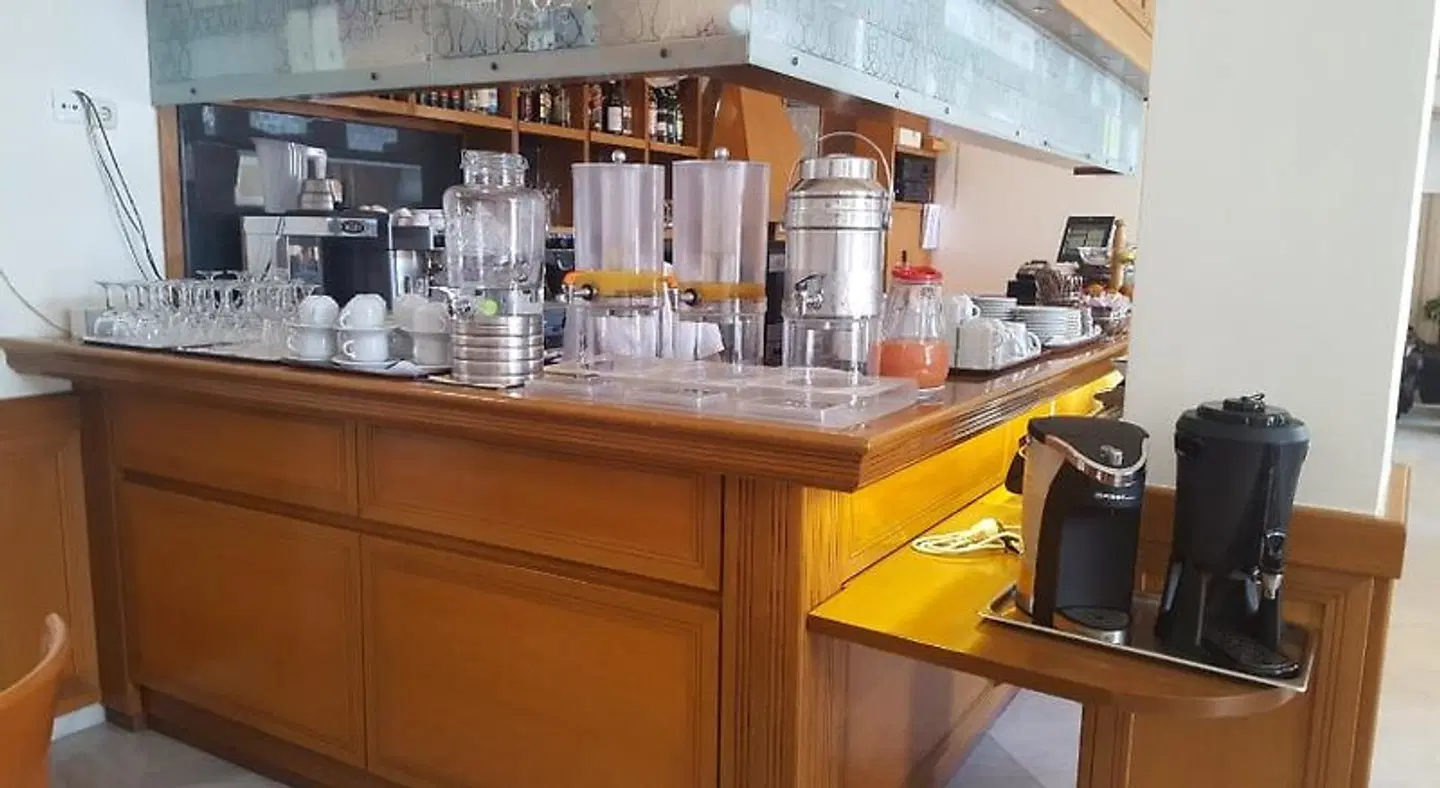 Ionian Plaza Hotel Bar