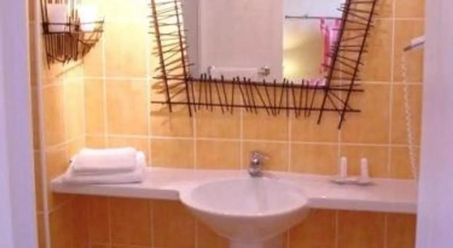 Hostellerie Saint Alban Badezimmer