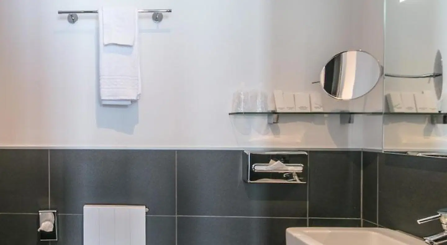 Préalpina Badezimmer