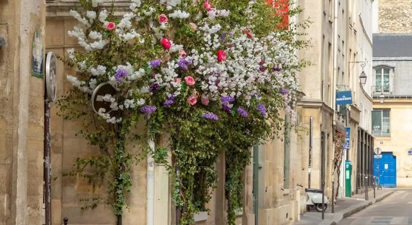 Jeanne d'Arc EXTERIOR