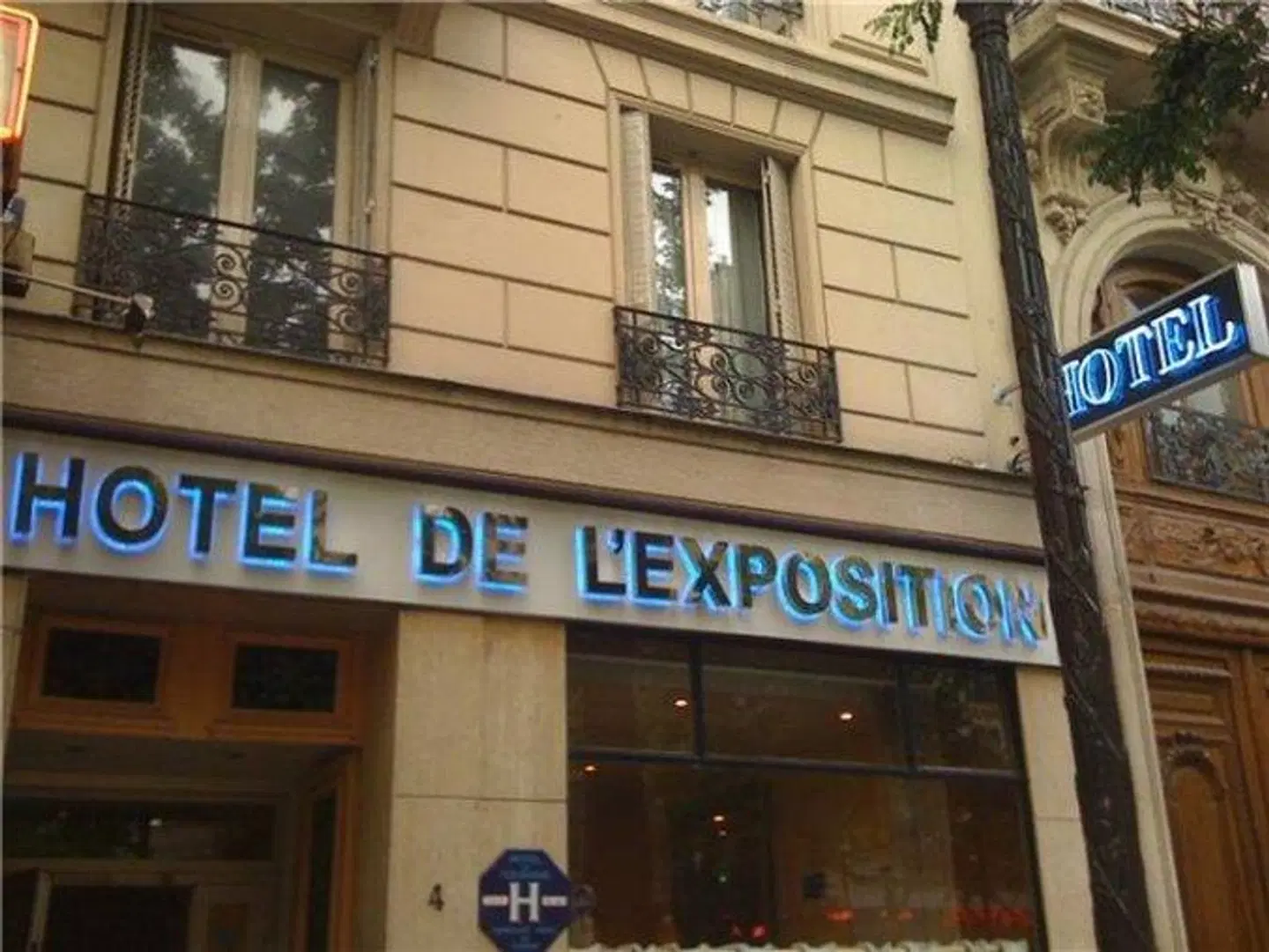 de l'Exposition - République EXTERIOR