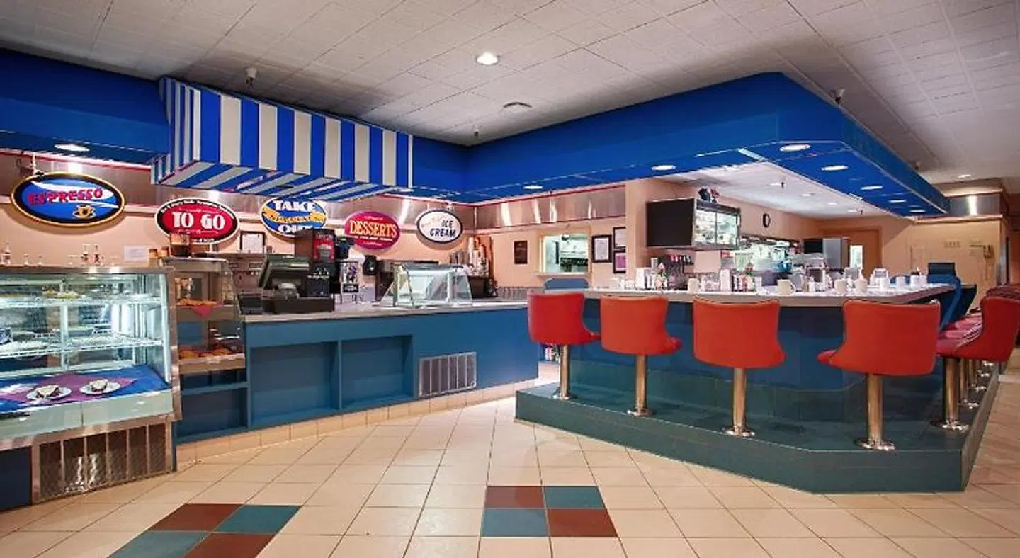 Best Western Plus Landing Bar