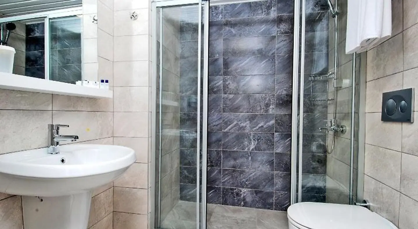 Kleopatra Ramira Hotel Badezimmer