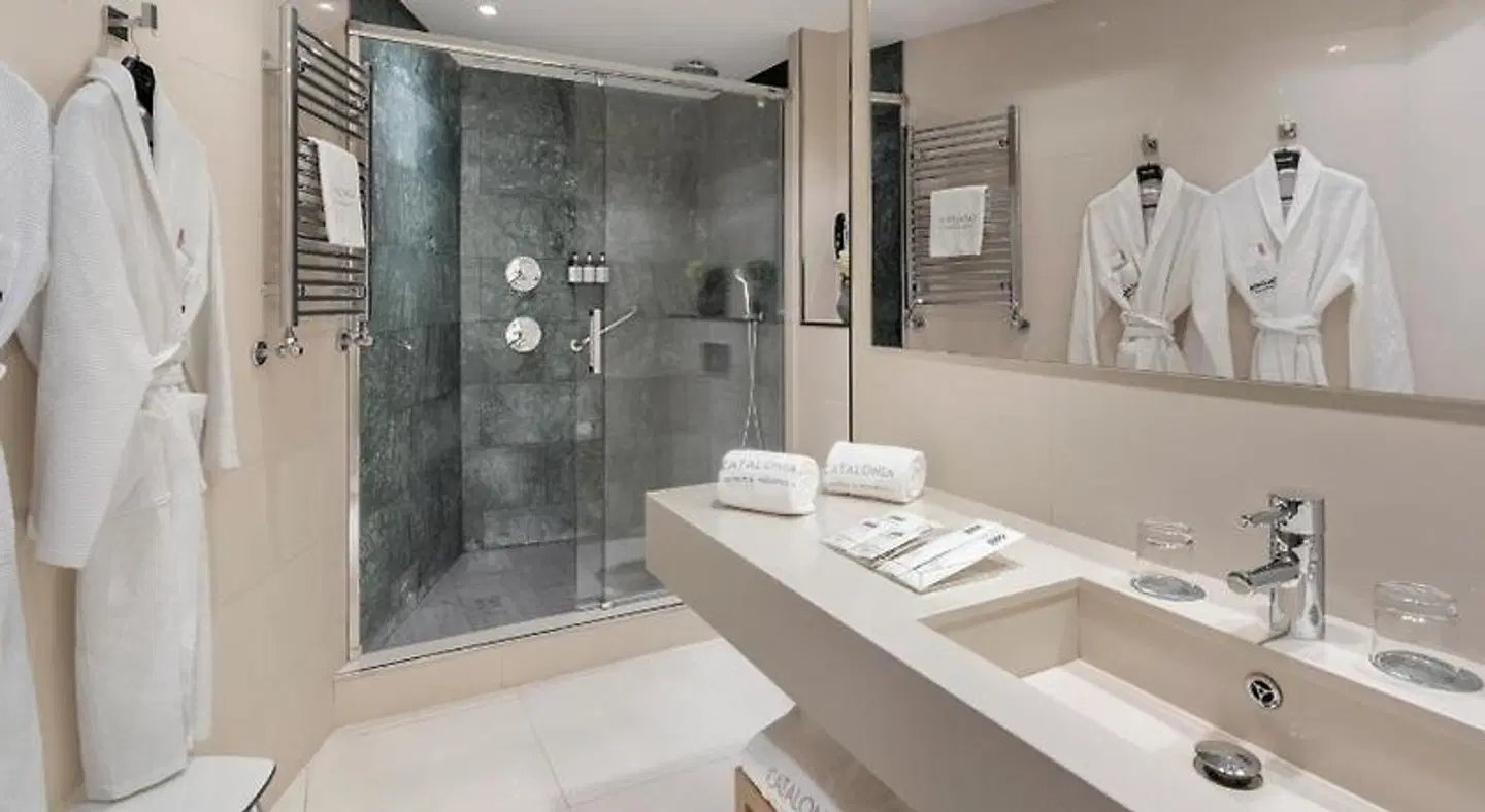 Catalonia Plaza Mayor Badezimmer