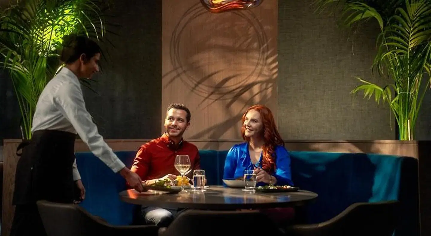 Clayton Hotel Manchester Airport PEOPLE