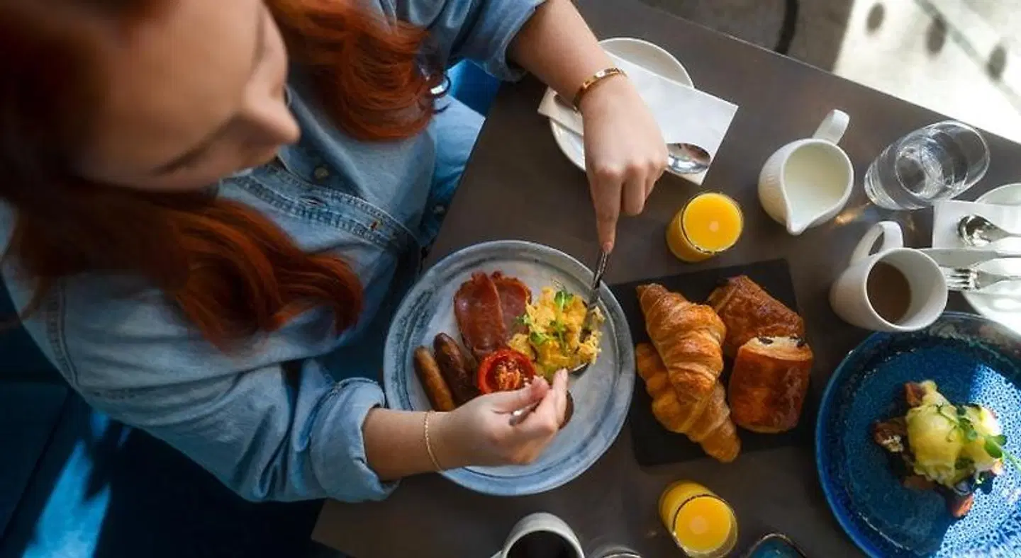 Clayton Hotel Manchester Airport PEOPLE