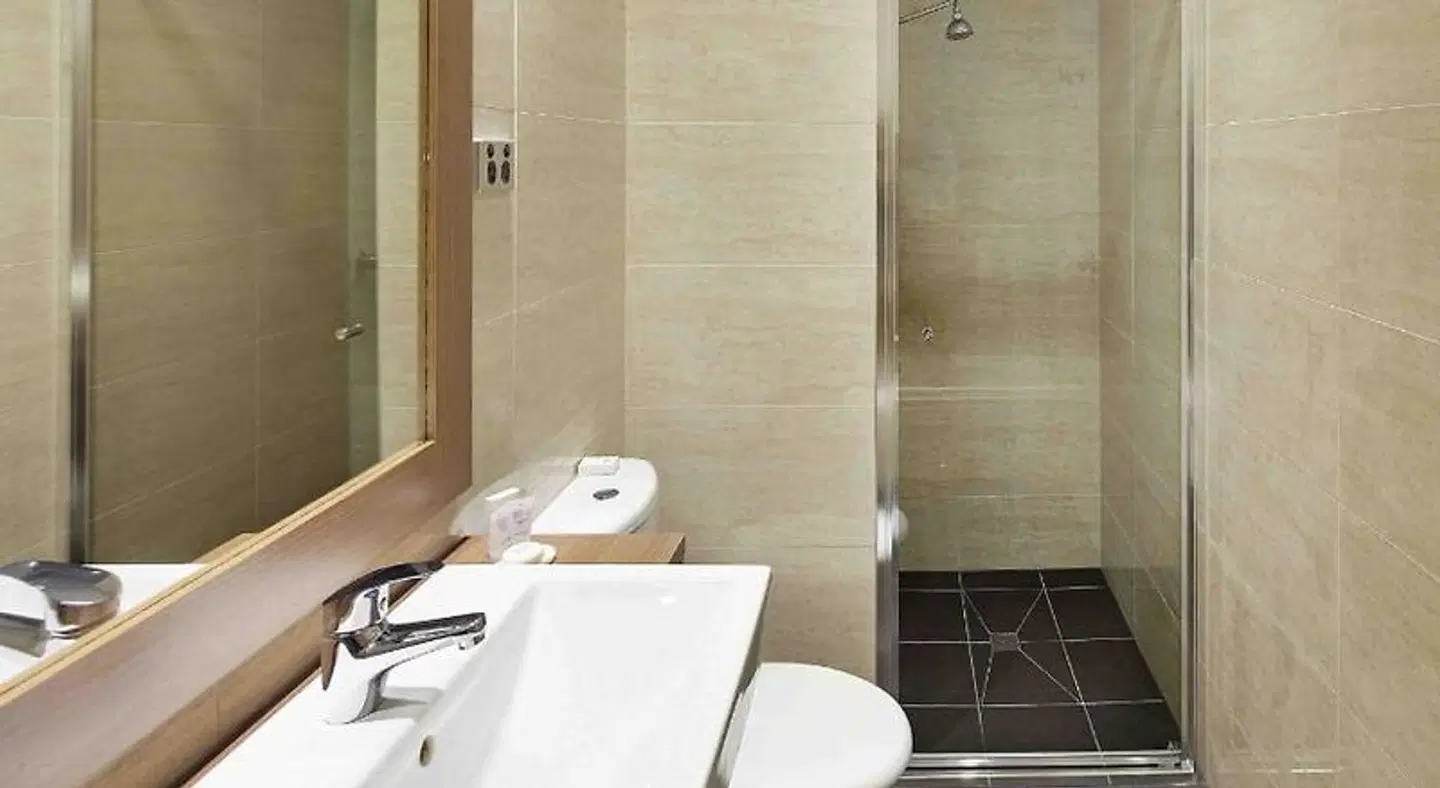 Quality Hotel Ambassador Perth Badezimmer